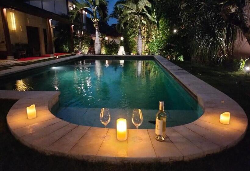 Номер Стандарт Вид на Бассейн, Villa Pilou Boutique
