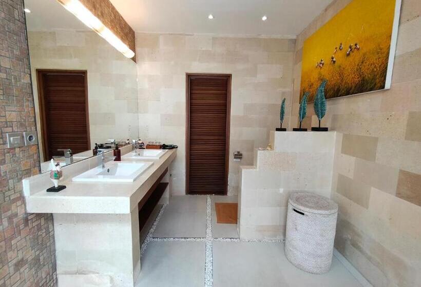 Номер Стандарт Вид на Бассейн, Villa Pilou Boutique