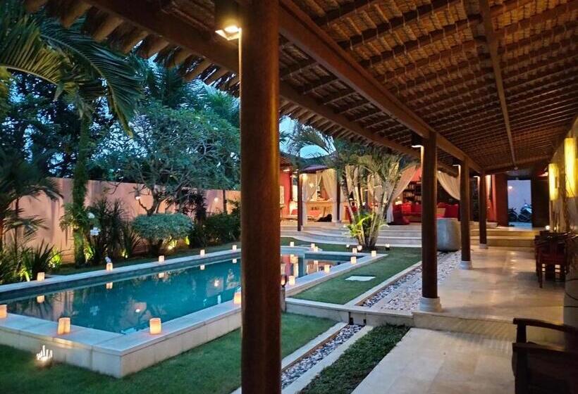Номер Стандарт Вид на Бассейн, Villa Pilou Boutique