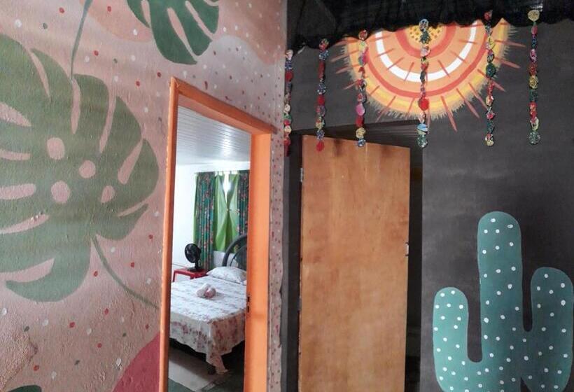 Стандартный внешний трехместный номер с ванной комнатой, Perto Do Aeroporto De Salvador   Dona Pitanga Hostel
