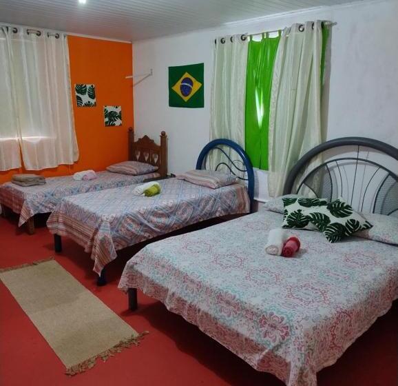 Стандартный внешний трехместный номер с ванной комнатой, Perto Do Aeroporto De Salvador   Dona Pitanga Hostel