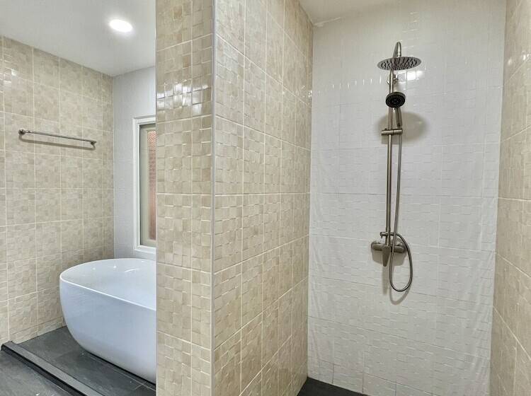 Номер Стандарт, Amata Patong