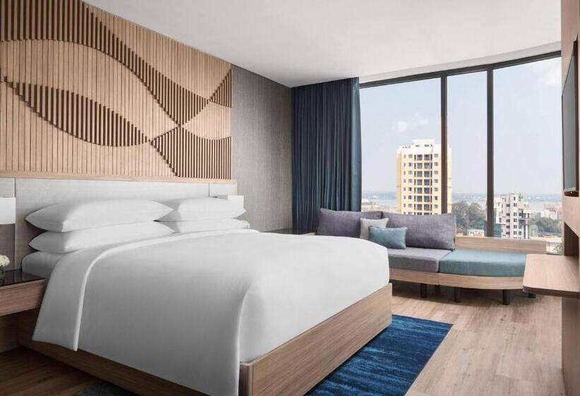 キングサイズベッドのエクゼクティブルーム, Courtyard By Marriott Phnom Penh