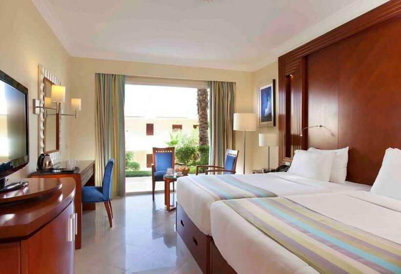 اتاق خانوادگی تودرتو, Xperience Sea Breeze Resort