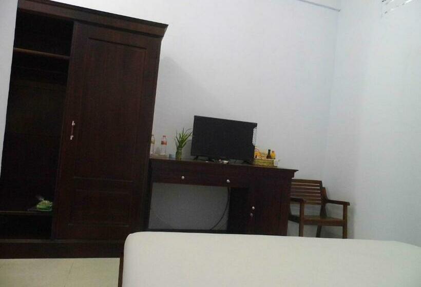 豪华房间, Ilhami Blitar