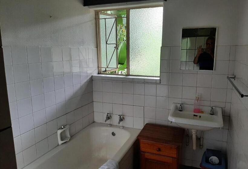 이코노미 룸, Elephant Walk Guesthouse And Back Packers