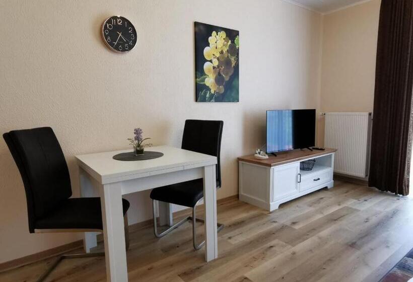 Апартаменты 1 Спальня с Балконом, Haus Weingarten Appartements Zimmer