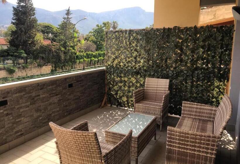 اتاق استاندارد با بالکن, Castello Di Sabbia