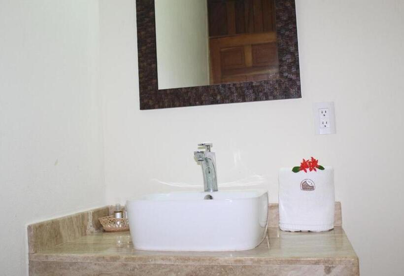 غرفة قياسية مطلّة علي البحر مزوَّدة بشُرفة, Villas Ema