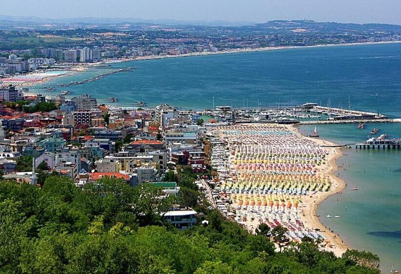 Номер Стандарт, Camere E Attico Al Mare
