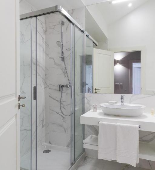 اتاق لوکس چهار تخته, Aq 188 Guest House