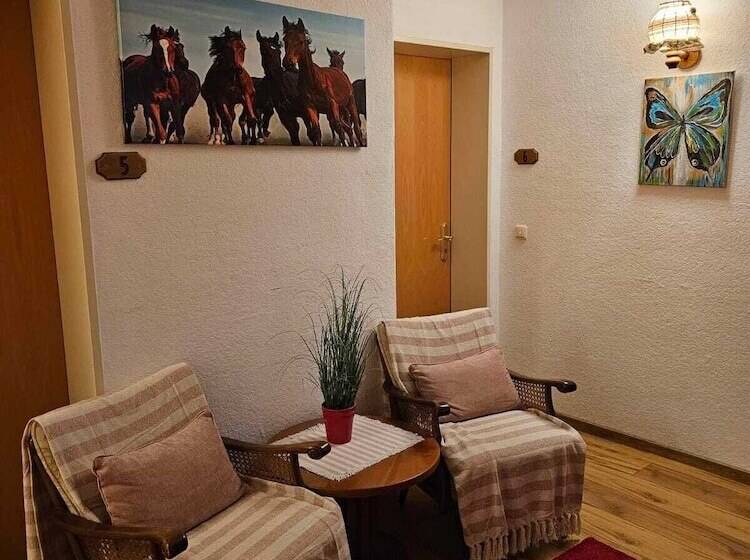 Номер Стандарт, Wild West