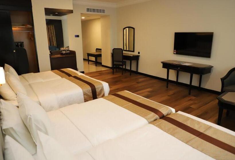 اتاق لوکس چهار تخته, Grand Darul Makmur Hotel Kuantan