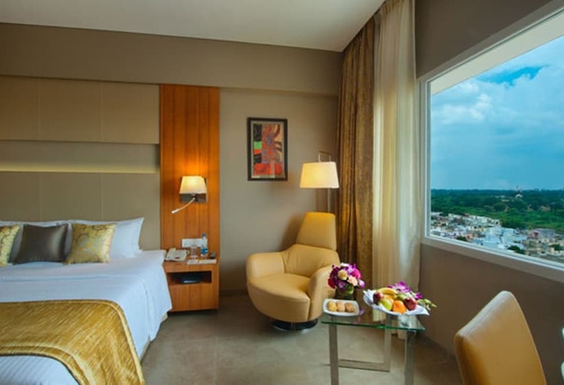 Номер Клуб, Royal Orchid Central Vadodara