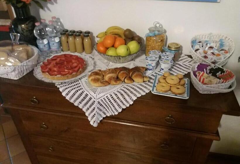 اتاق ساده سه‌ نفره, B&b Tisoi