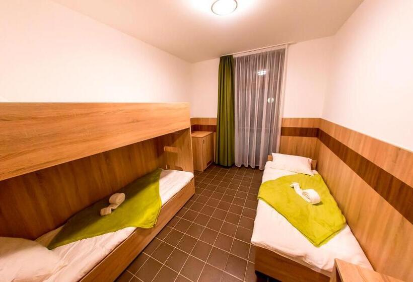 Номер Стандарт Трехместный, Cvse Clubház és Panzió