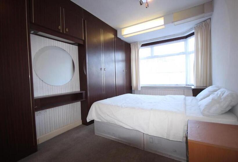 Номер Deluxe, Hill Crescent