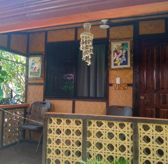 بانگلوی سوپریور, Adrianas Place Backpackers Panglao