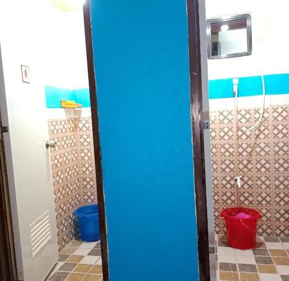 تختخواب در اتاق مشترک, Adrianas Place Backpackers Panglao