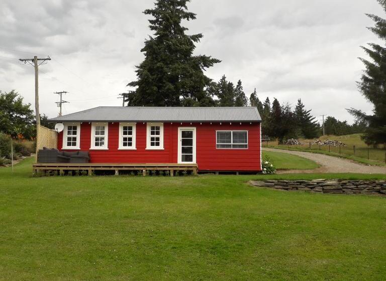 Люкс, Little Red School House