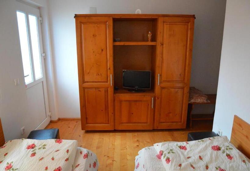 اتاق استاندارد, Baza Sportiva Adelina