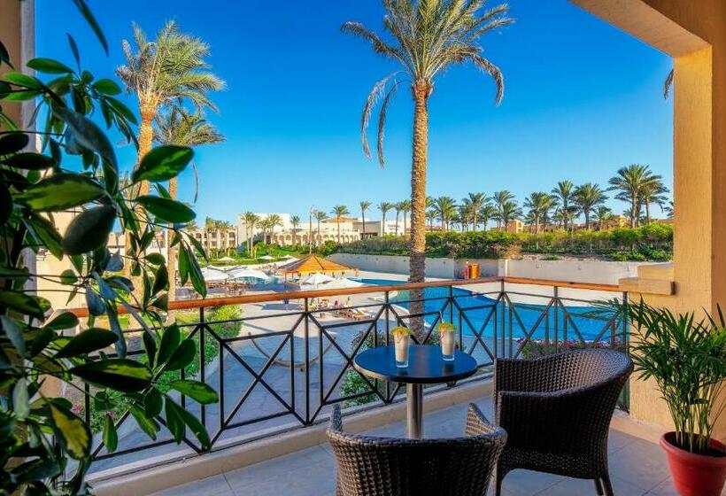 اتاق سوپریور با چشم‌انداز استخر, Cleopatra Luxury Resort Sharm El Sheikh