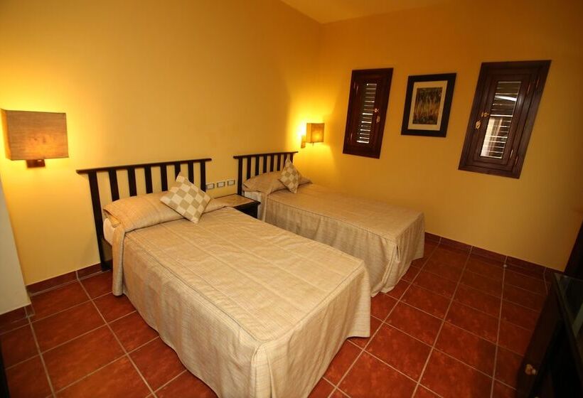 اتاق سوپریور با چشم‌انداز استخر, Tamra Beach Resort