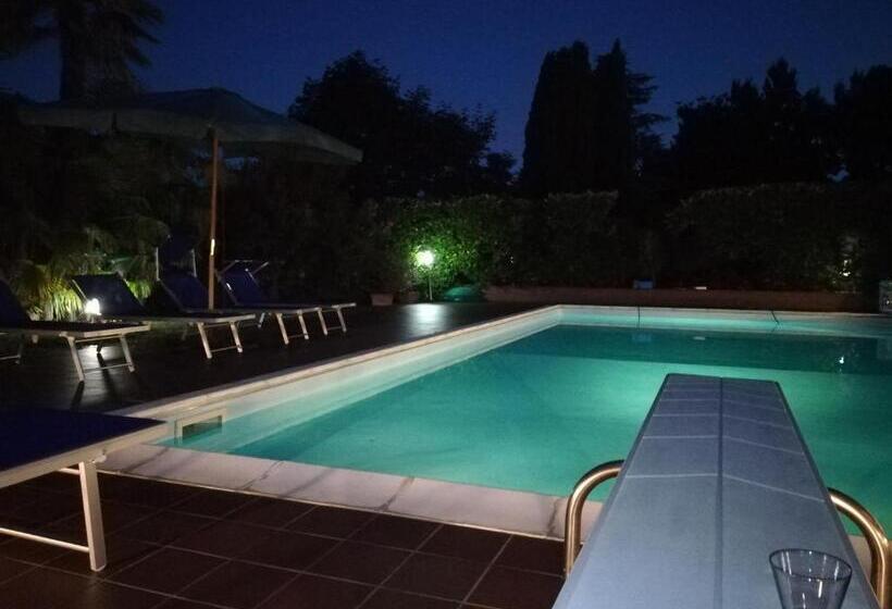 استودیوی سوپریور, Villa Magnolia Garda Lake