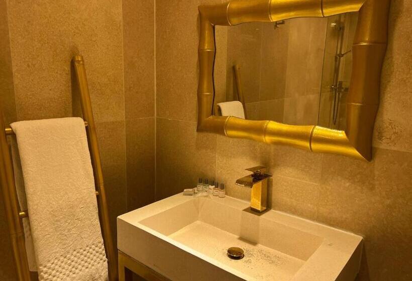 اتاق استاندارد با چشم‌انداز استخر, The Red Farm Relais & Spa