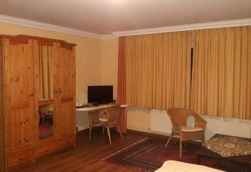 Четырехместный Номер Стандарт Вид на Сад, Bed And Breakfast Dannevirke