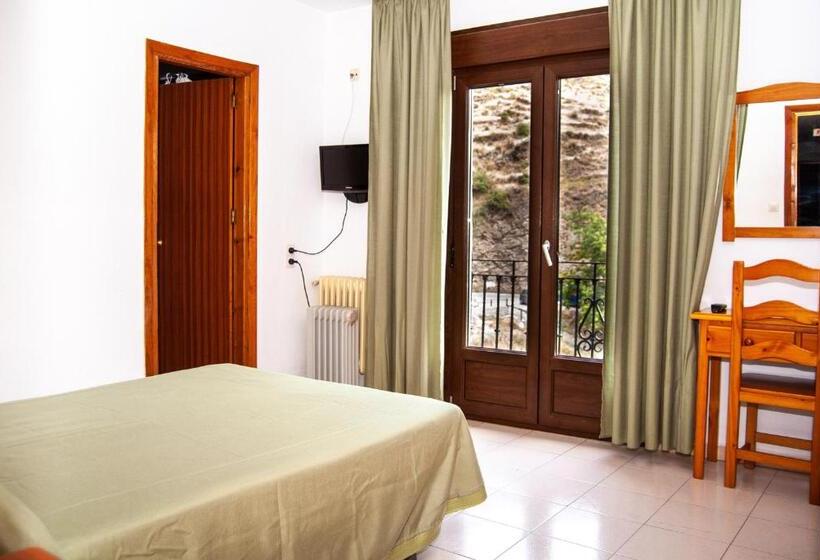 Номер Стандарт с Балконом, Hostal Mulhacen