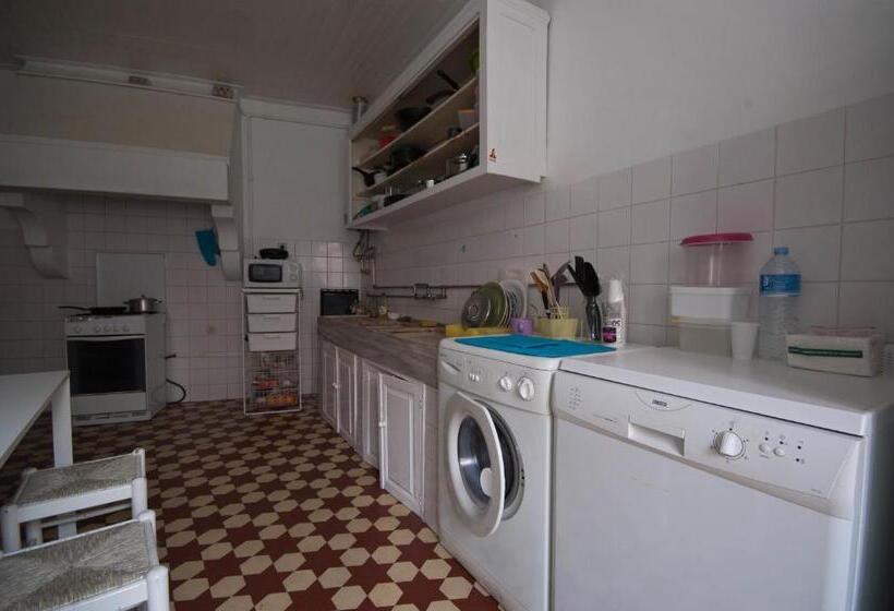 Номер Стандарт Четырехместный Совместный Санузел, Covilhã Hostel
