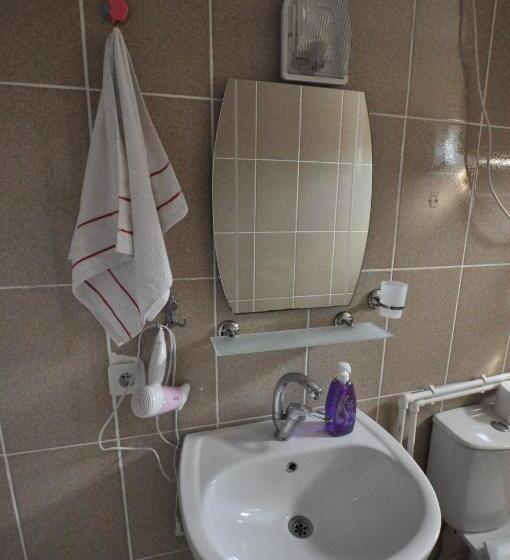 اتاق خانوادگی, Elite Apart Pansiyon