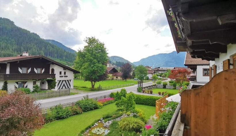 Номер Стандарт с Балконом, Chalet Tirol Waidring