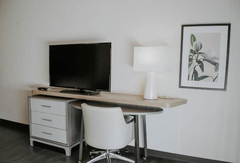 Номер Премиум, Holiday Inn Omaha Downtown   Waterpark, An Ihg