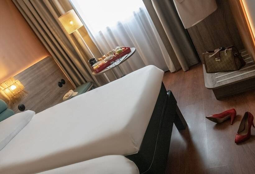 Номер Стандарт, Ibis Golfe De Sainttropez