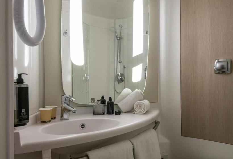 Номер Стандарт, Ibis Golfe De Sainttropez