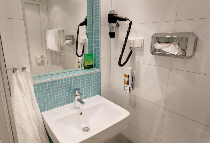 3-Bett-Standardzimmer, Meininger Hotel Wien Downtown Franz