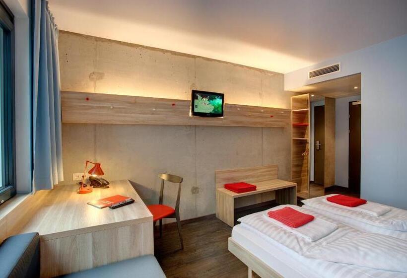 3-Bett-Standardzimmer, Meininger Hotel Wien Downtown Franz