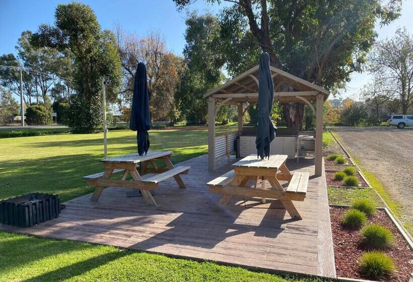 Семейный Номер, Tatura Country Motel