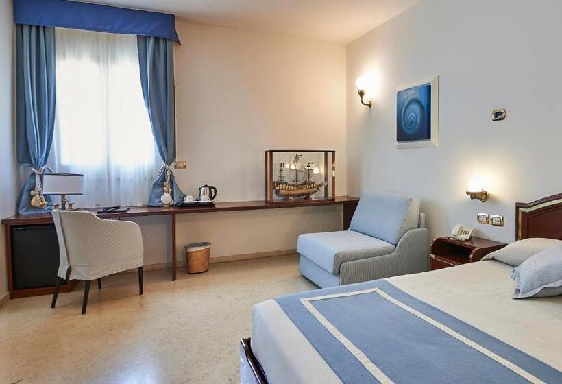 غرفة كلاسيكية ثلاثية, Corte Di Nettuno Cdshotels