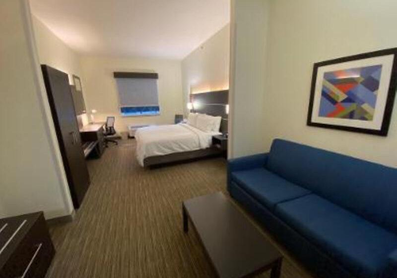 Люкс Кровать Кинг, Holiday Inn Express Hotel & Suites  Gadsden, An Ihg