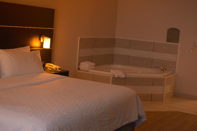 스탠다드 룸 킹사이즈 침대, Holiday Inn Express Hotel & Suites Maryville, An Ihg