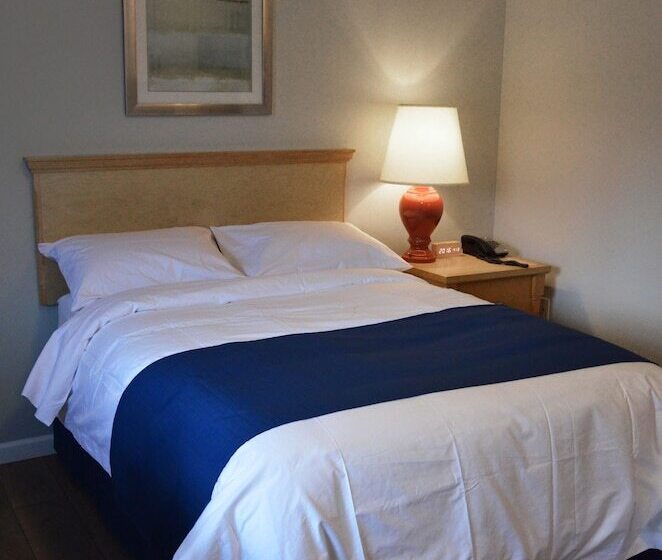 Люкс, Knights Inn Merritt