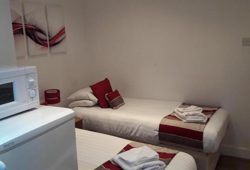 اتاق استاندارد سه نفره, Alexandra Guest House