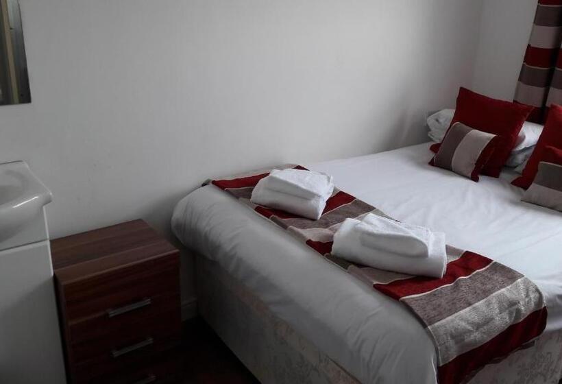 سوییت خانوادگی, Alexandra Guest House