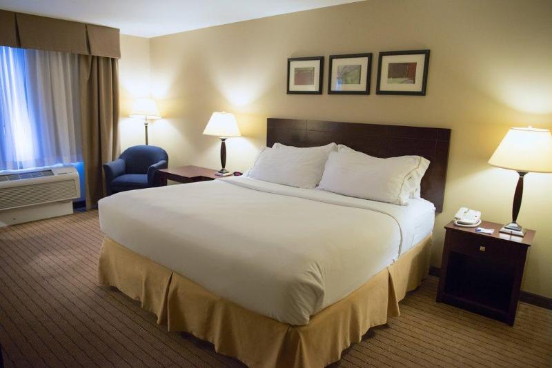 장애인을 위한 킹사이즈 침대 스탠다드 룸, Holiday Inn Express Devils Lake, An Ihg
