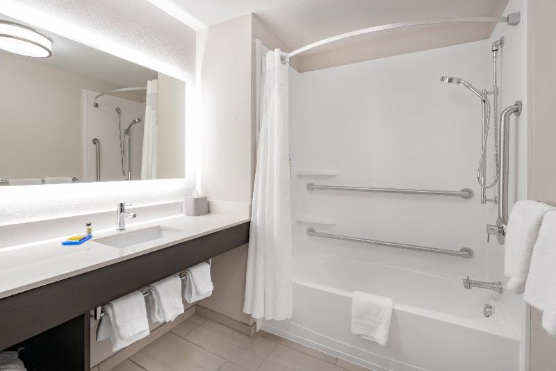 Номер Стандарт Кровать Кинг Адаптированный для Инвалидов, Holiday Inn Express & Suites Trinidad, An Ihg