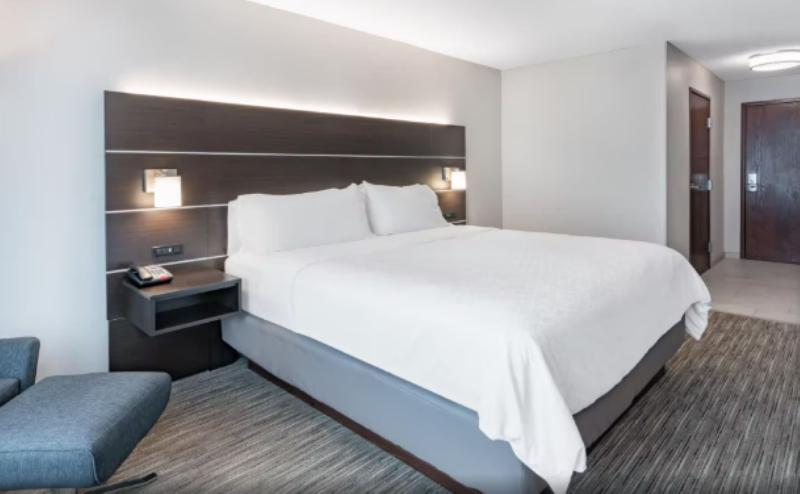 Номер Стандарт Кровать Кинг Адаптированный для Инвалидов, Holiday Inn Express & Suites Trinidad, An Ihg