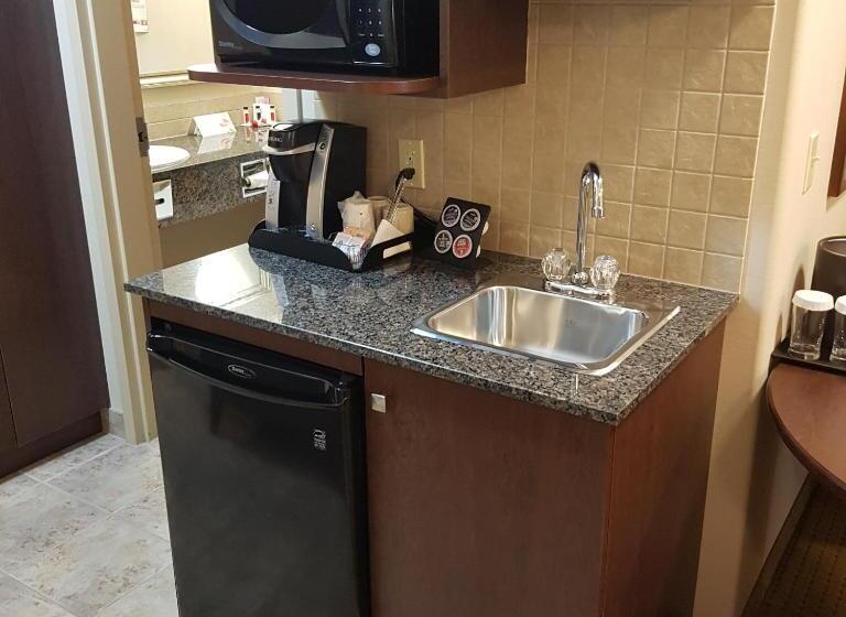Стандартный Номер Кровать Кинг, Ramada By Wyndham High River